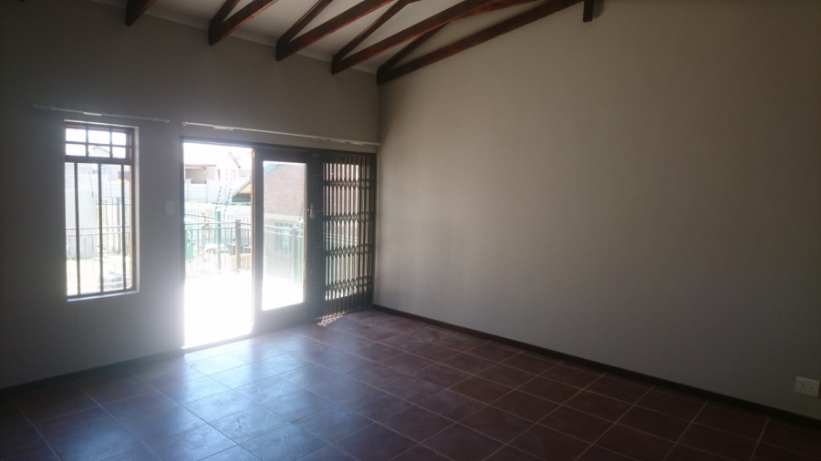 To Let 3 Bedroom Property for Rent in Hillside Free State